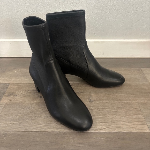 Stuart Weitzman Brand new never worn booties - Picture 1 of 4